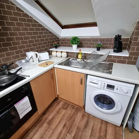 F15Gh - Stylish Home With Garden And Parking *